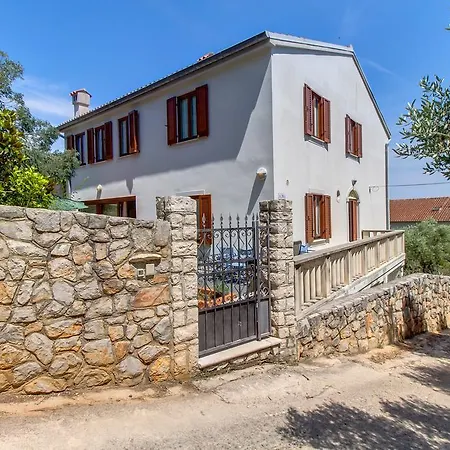 Guest house Alma 4*