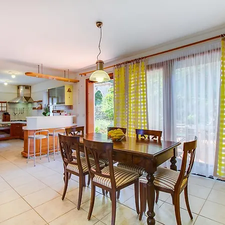 Πανσιόν Alma 4*