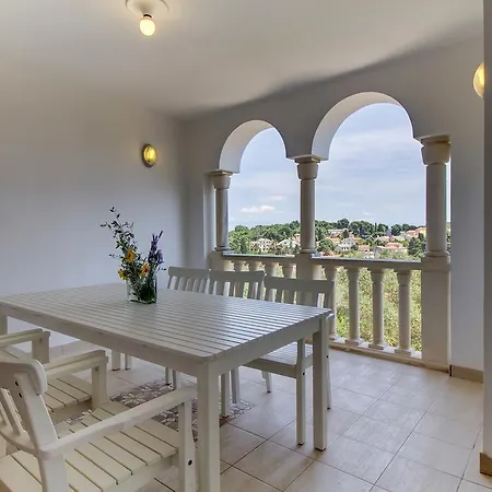 Πανσιόν Alma 4*