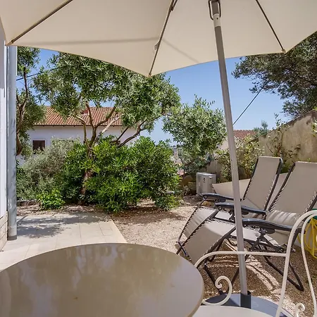 Alma Πανσιόν Veli Lošinj