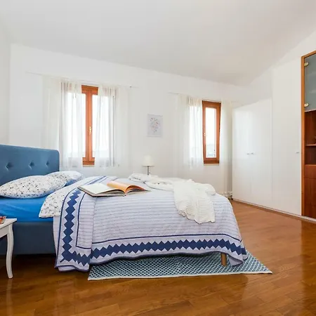 Alma 4*